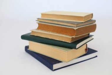 Beyaz arkaplan üzerine kitaplar