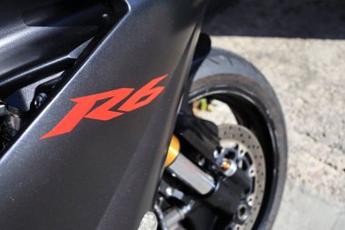 Vrgorac, Hırvatistan, 06.02.2025. Motosiklet yolda