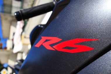 Vrgorac, Hırvatistan, 06.02.2025. Motosiklet yolda