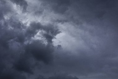 Gökyüzündeki fırtına bulutları