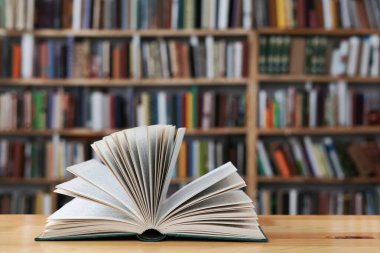 Bir yığın eski kitap