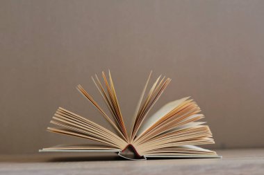 Gökyüzündeki fırtına bulutları, gökyüzündeki güzel bulutlar, bulutlu karanlık gökyüzü, bulutlar, karanlık mavi gökyüzündeki fırtına bulutları, gökyüzündeki fırtına bulutları, yapay zeka,