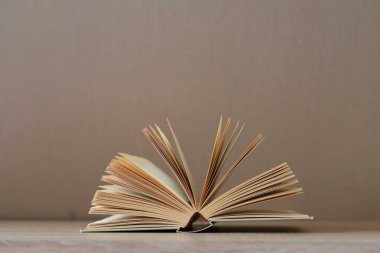 Gökyüzündeki fırtına bulutları, gökyüzündeki güzel bulutlar, bulutlu karanlık gökyüzü, bulutlar, karanlık mavi gökyüzündeki fırtına bulutları, gökyüzündeki fırtına bulutları, yapay zeka,