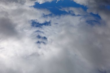 Beyaz bulut ve mavi gökyüzü. arkaplan resmi.