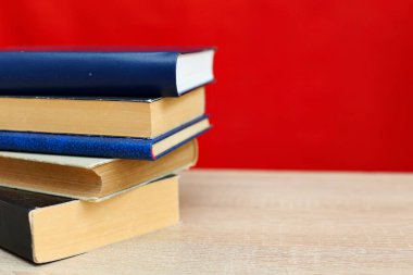 Masada kitap yığını, eğitim konsepti