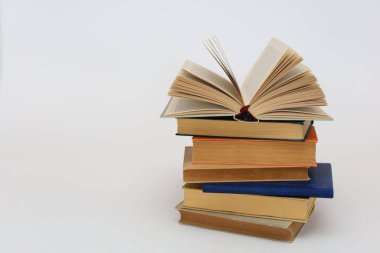 Bir yığın kitap, bir yığın kitap.