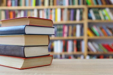 Kitap yığını, kütüphane arkaplanı