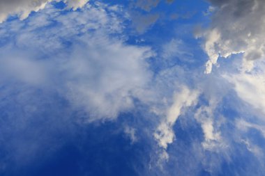 Bulut closeup arka plan ile mavi gökyüzü