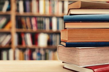 Kitap yığını, kapat - kapat