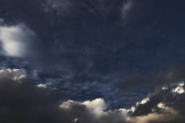 Gökyüzündeki bulutlar