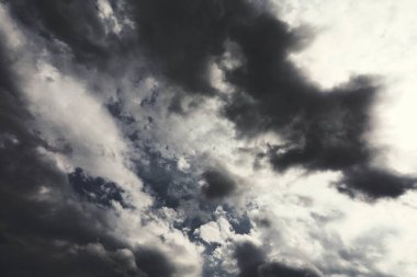 Gökyüzündeki fırtına bulutları