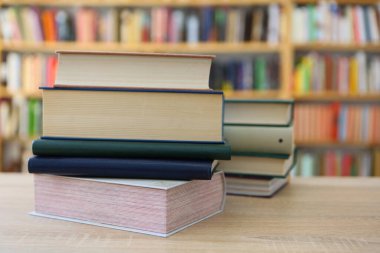 Ahşap zemin, eğitim, okuma, yüksek kaliteli kitaplar, okul, kütüphane, William Shakespeare, edebiyat, romanlar, kısa hikayeler, şiir, editoryal