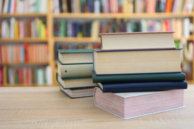 Ahşap zemin, eğitim, okuma, yüksek kaliteli kitaplar, okul, kütüphane, William Shakespeare, edebiyat, romanlar, kısa hikayeler, şiir, editoryal