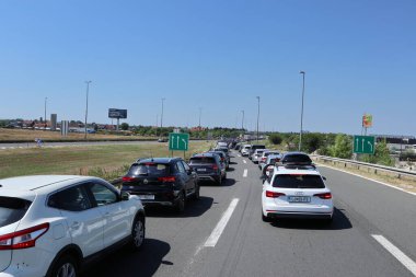 Zagreb, Hırvatistan, 21,07.2025. Zagreb-Rijeka otoyolunda trafik yoğun, Hırvat otoyolu, turizm sezonu, yaz
