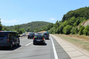 Zagreb, Hırvatistan, 21,07.2025. Zagreb-Rijeka otoyolunda trafik yoğun, Hırvat otoyolu, turizm sezonu, yaz