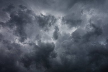 Fırtına öncesi fırtına bulutları