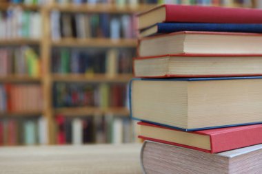 yığın kitap ahşap tablo