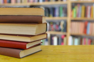 Kitap yığını, eğitim geçmişi