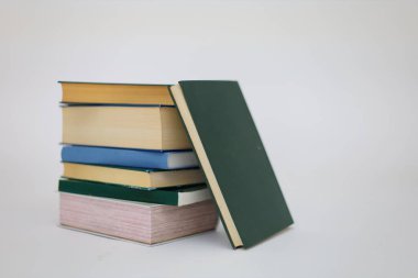 Beyaz arkaplan üzerine kitaplar