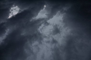 Fırtına bulutları, kara bulutlar
