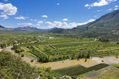 Dağlı vadi manzarası