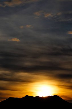 Dağlarda gün batımı