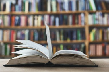 Kupa kupası beyaz arka planda izole edildi.