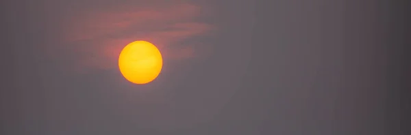 Раннее Вечернее Солнце Висконсине Притупляется Канадскими Лесными Пожарами Июне 2023 — стоковое фото