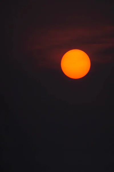 Раннє Вечірнє Сонце Вісконсині Затьмарене Канадськими Дикими Пожежами Червні 2023 — стокове фото