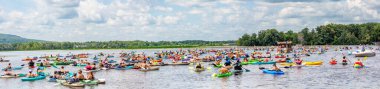 Wisconsin, Wausau Gölü 'nde her yıl düzenlenen Paddle Pub Crawl, Temmuz ayının son cumartesi günü düzenlenir.