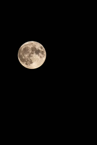 Суперголубая Луна Августа 2023 Года Снятая Висконсине Вертикальная — стоковое фото