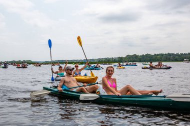 Wausau, Wisconsin, ABD - 27 Temmuz, 2024: 10 Wayusau Gölü 'nde geleneksel bar gezisi, yatay