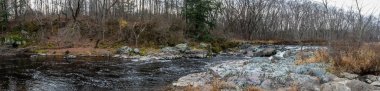 Marathon County, Wisconsin, Panorama 'daki Rib Falls County Parkı' ndaki Big Rib River.