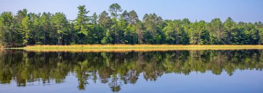 Wisconsin Nehri, Kuzey Wisconsin, Panorama 'da Gökkuşağı Şamandırası ağzında.
