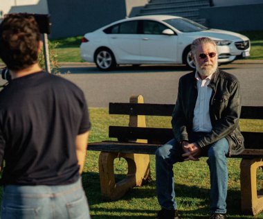 Arka planda, Avustralyalı bağımsız bir kısa film yapımı olan 