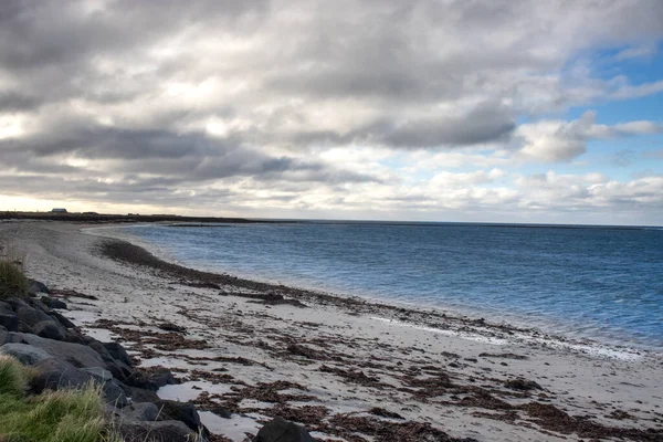 Islandic Sea Part Atlantic Ocean Playa Tranquila Mar Azul Oscuro — Foto de Stock