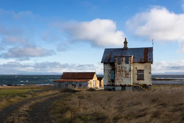 Régi Elhagyatott Ház Egy Farmmal Izlandi Tengerparthoz Közeli Mező Kültéri — Stock Fotó