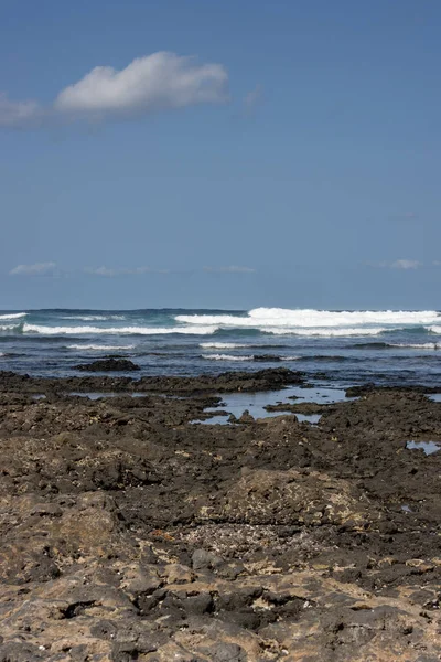 Playa Rocosa Norte Isla Olas Del Océano Atlántico Invierno Cielo —  Fotos de Stock