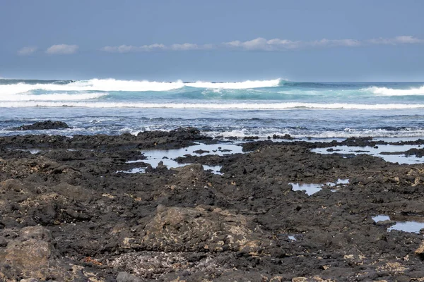 Playa Rocosa Norte Isla Olas Del Océano Atlántico Invierno Cielo —  Fotos de Stock
