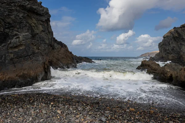 Krása Tmavých Skal Svými Tvary Pláži Atlantského Oceánu Západním Pobřeží — Stock fotografie