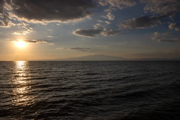 Lugnt Vatten Egeiska Havet Medelhavet Gyllene Timmen Berg Det Kontinentala — Stockfoto