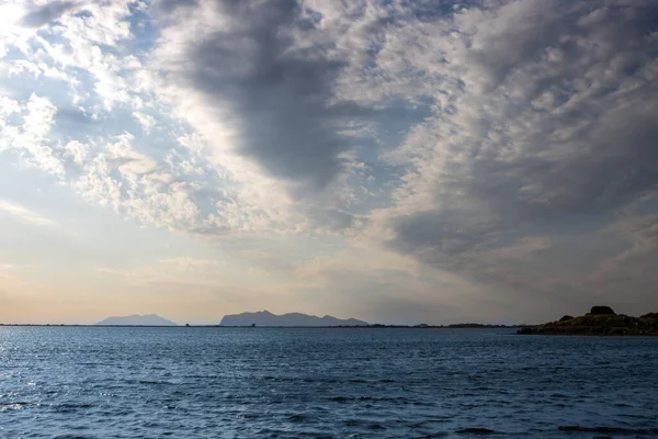 Medelhavet Tyrrenska Havet Tidigt Kvällen Molnig Himmel Våren Silhuett Egadiska — Stockfoto