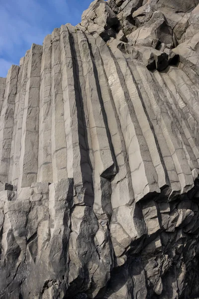 Detalj Ett Berg Med Grotta Som Ligger Strand Fascinerande Struktur — Stockfoto