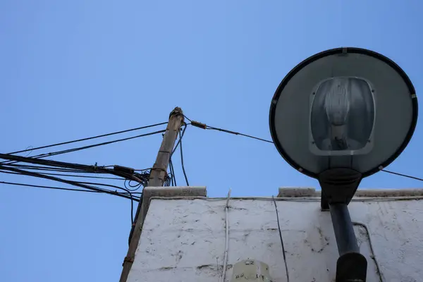 Modern Streetlight Corner House Old White Facade Pole Many Electricity — Stock Photo, Image