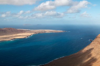 Atlantik Okyanusu 'ndaki Lanzarote adasının kuzeyinde Kanarya Adaları' nın bitişiğindeki La Graciosa, İspanya.