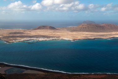 Atlantik Okyanusu 'ndaki Lanzarote adasının kuzeyinde Kanarya Adaları' nın bitişiğindeki La Graciosa, İspanya.