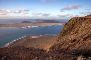 Atlantik Okyanusu 'ndaki Lanzarote adasının kuzeyinde Kanarya Adaları' nın bitişiğindeki La Graciosa, İspanya.