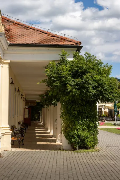 stock image Historical architecture in the area of Spa Island, surrounded by fresh greenery. City with healing springs. Piestany, Slovakia.