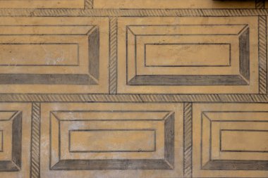 Plastik bir görünüm yaratmak için bir evin ön cephesinde tarihi bir resim tarzı. Cesky Krumlov, Çek Cumhuriyeti.