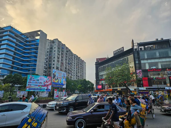 Mirpur Dhaka Bangladéš 2023 Provoz Dháce Křižuje Signál Před Kinosálem — Stock fotografie